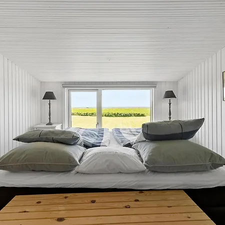 2 Bedroom Amazing In Martofte