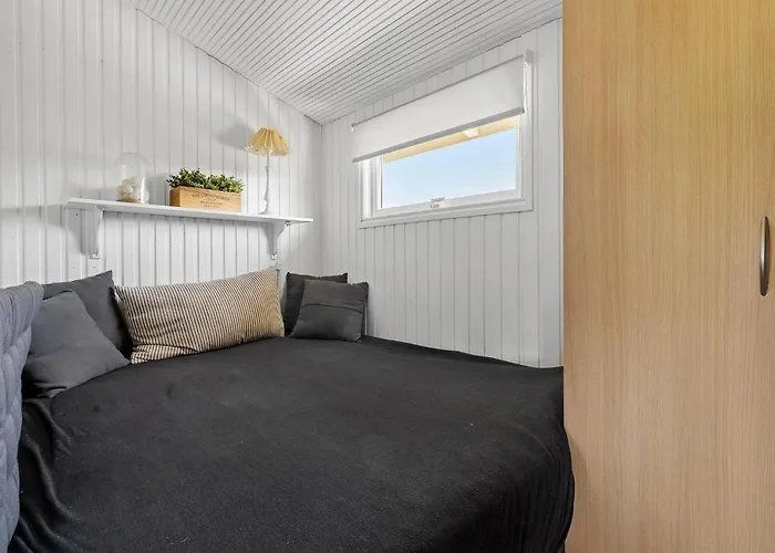 2 Bedroom Amazing In Casa de Férias