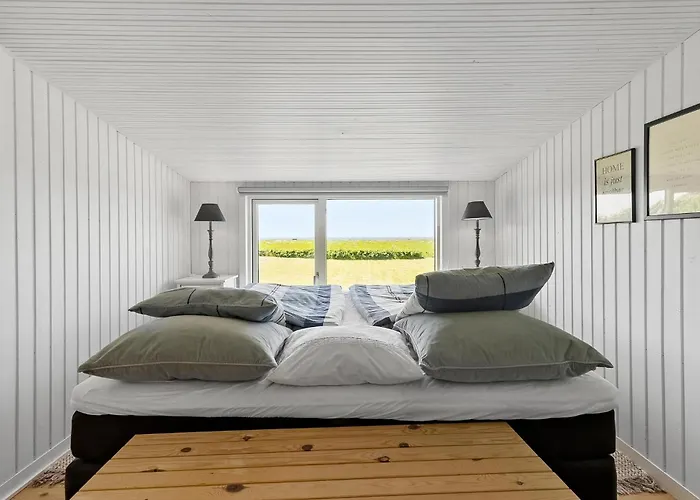 2 Bedroom Amazing In Martofte