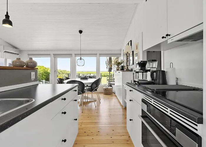 2 Bedroom Amazing In Casa de Férias